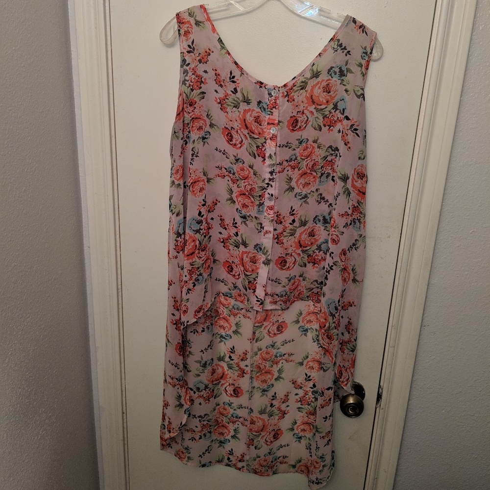 Torrid, high/low hem floral sleeveless blouse